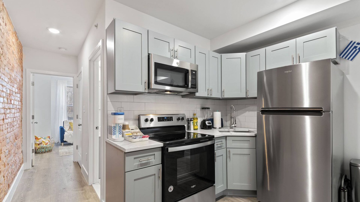 Belmont Apartment | The Mykonos Muse | University City Philadelphia
