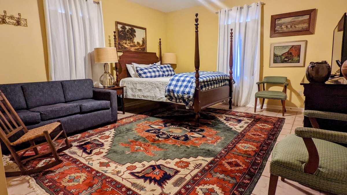 Buena Vista Hotel | The Myrtle Room at The Town House Inn - Guesthouse