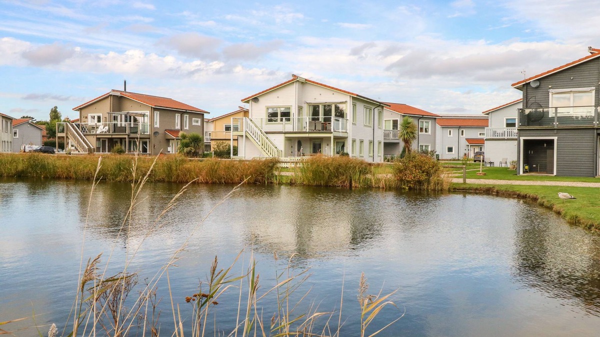 Hopton Cottage | THE MYTH, family friendly, with hot tub in Belton, Norfolk