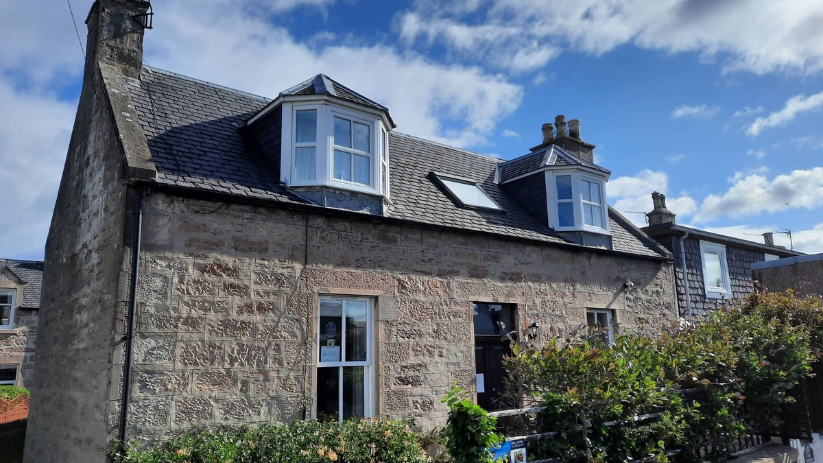 Nairn Cottage | The Nairn House - a house that sleeps 6 guests in 3 bedrooms