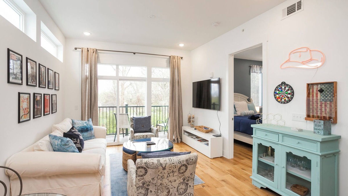 Inglewood Condo | ✨ The Nashville Scene Suite