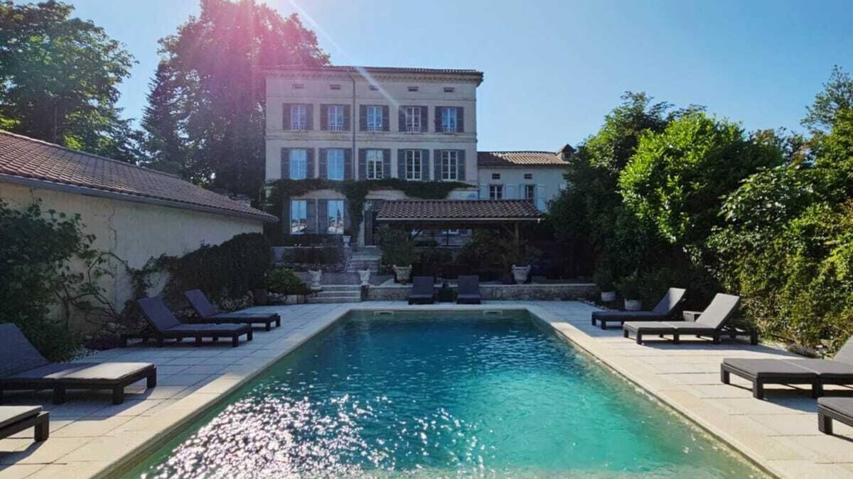 Riberac Apartment | The Nautical Suite at La Maison Chaleureuse