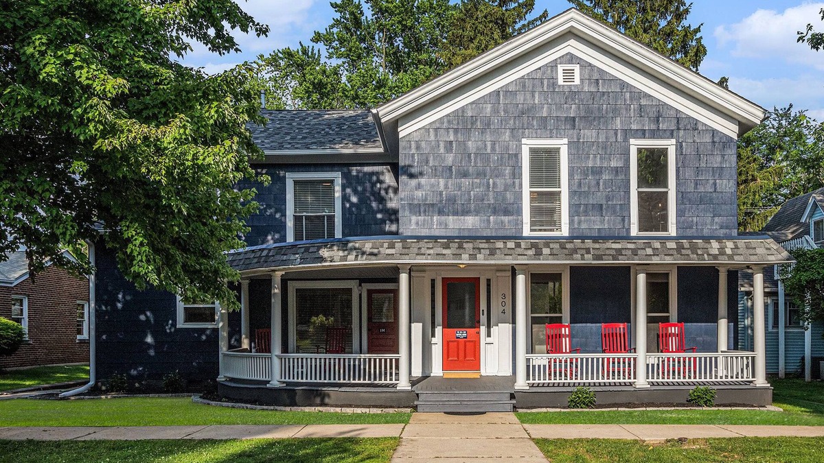 Valparaiso House | The Navy Gem | Historic Downtown Home—Sleeps 20