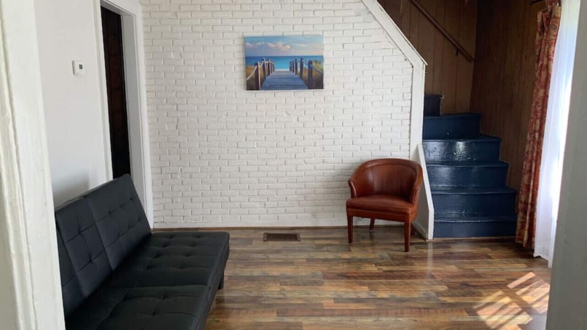 Oswego Condo | The Navy (Near Lake Ontario)