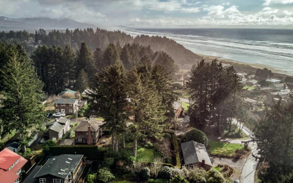 Neahkahnie Beach House | The NeahKahNie House - Meredith Lodging