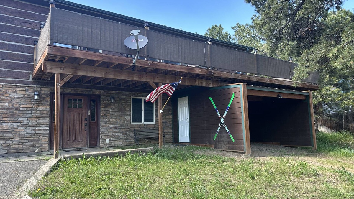 Nederland House | The Ned Nest - Private Suite - Pool Table/Fireplace/3 Beds + Large Sectional