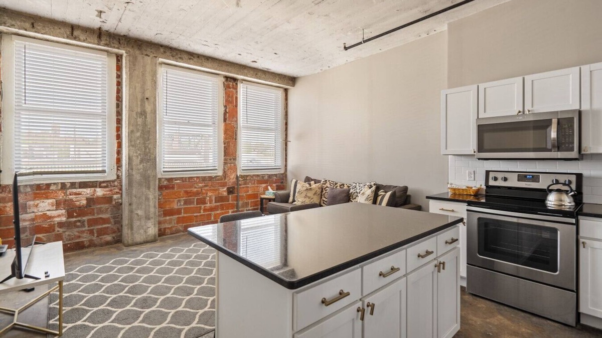 Downtown Apartment | The Nelson Lofts - Unit 6 (1 BR)