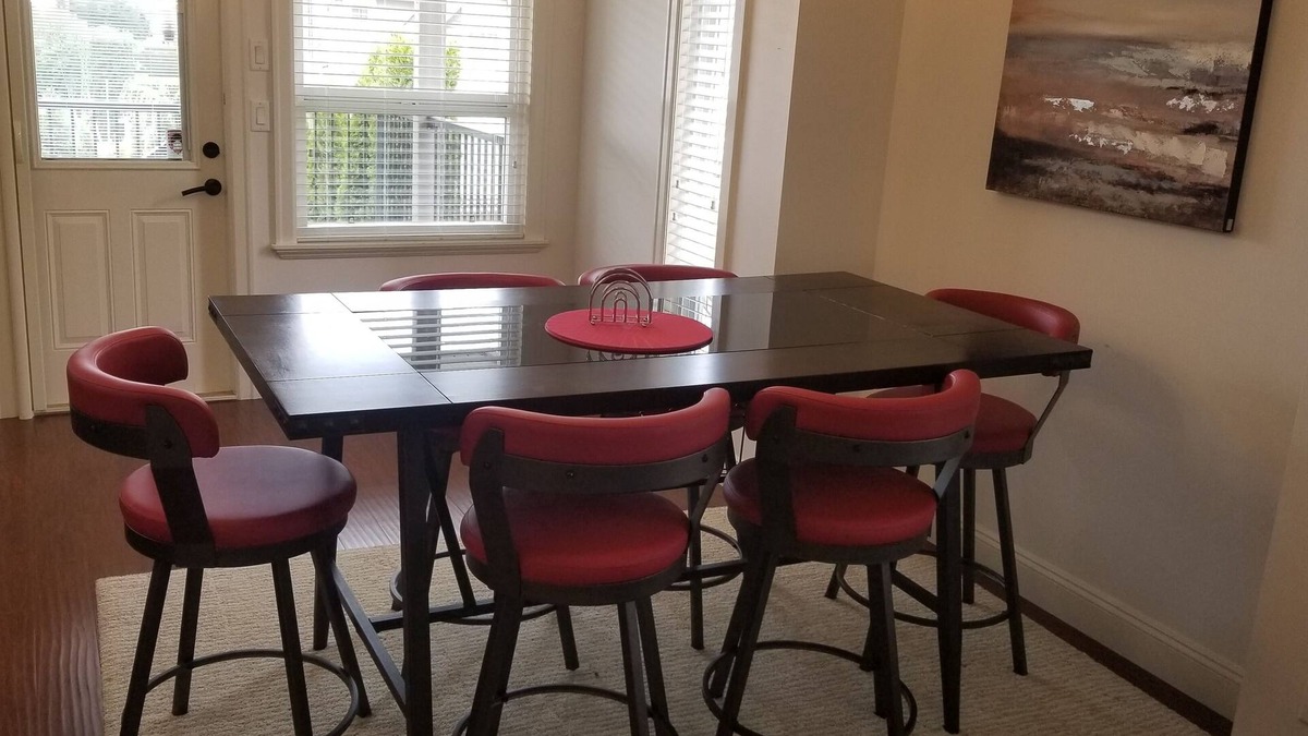 Sardis House | The Nest: 4 bedroom House. Chilliwack.