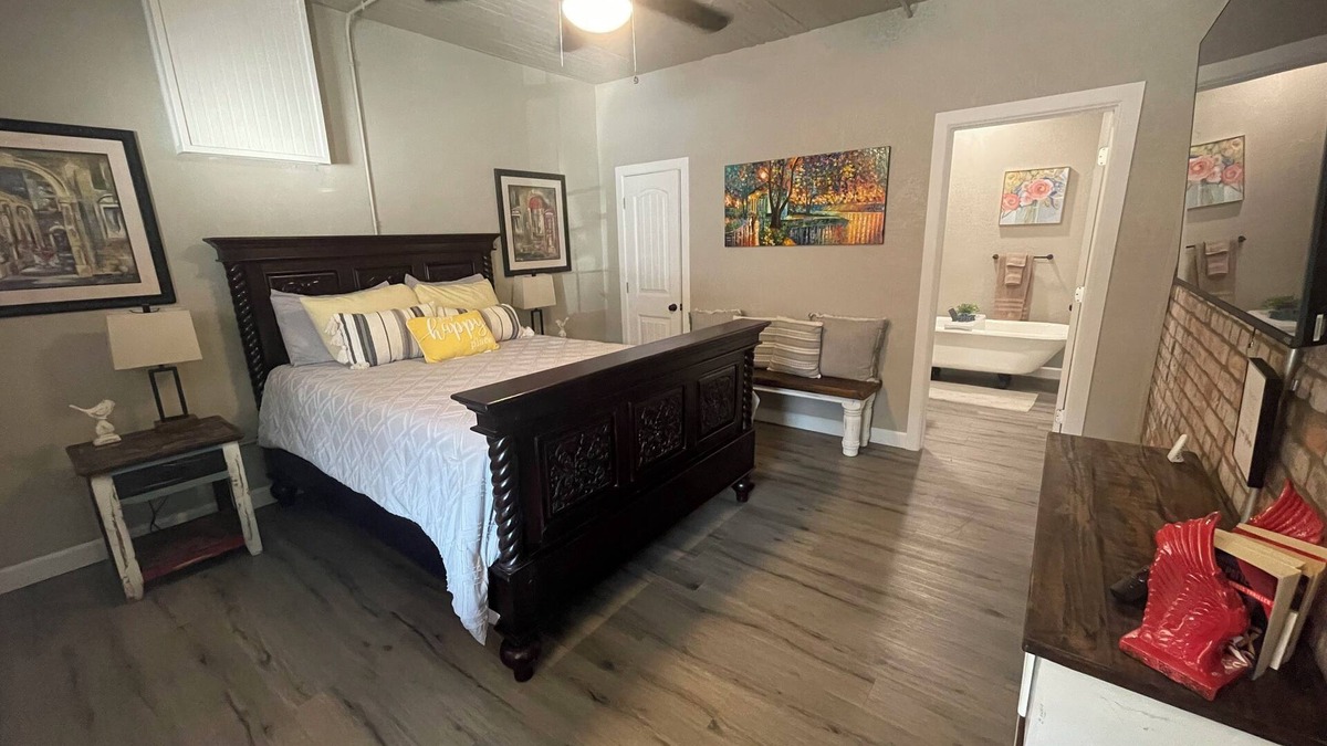 Van Buren Apartment | The Nest at Main Street Suites: Unique Apt in historic downtown Van Buren, AR