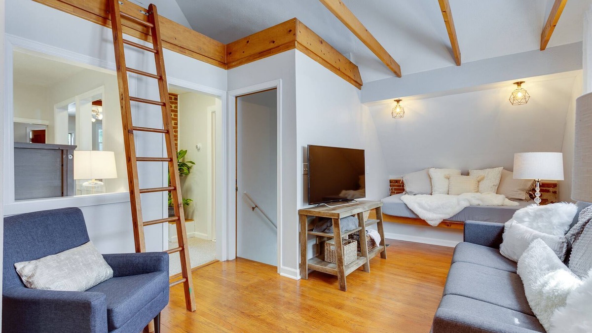 Sloan Lake Apartment | The Nest at Sloans Lake