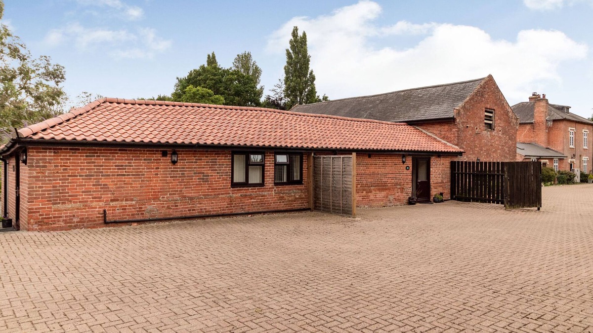 Gissing Cottage | THE NEST BOX, pet friendly, character holiday cottage in Diss