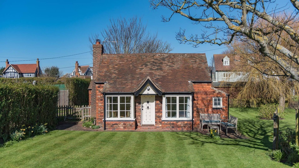 Burmarsh Cottage | The Nest by Bloom Stays - seaside cottage sleeping 6 guests in 3 bedrooms