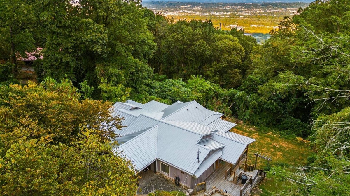 Chattanooga Cabin | The Nest | Home W/Mtn Views | GREAT Location! | 3 Bed, 3.5 Bath