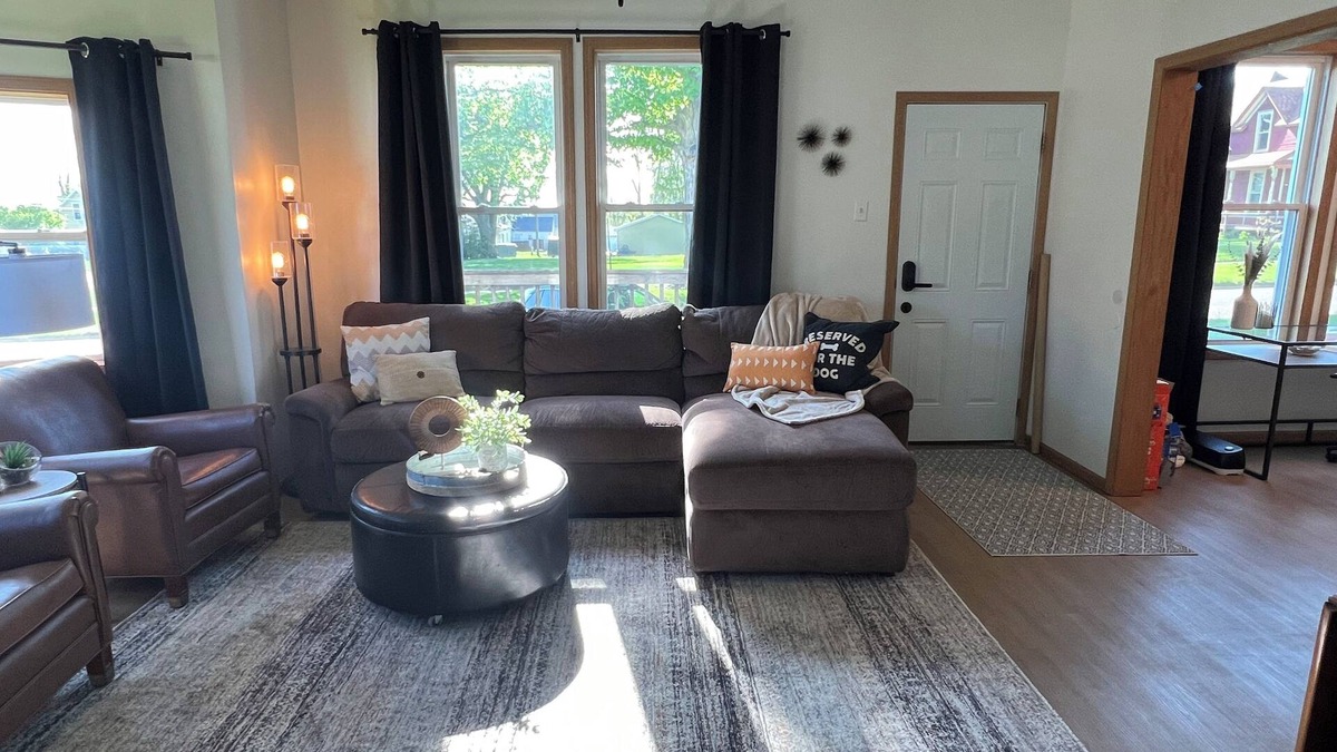 Belle Plaine House | The Nest is a newly updated home. Close to park and restaurants. Pet friendly!
