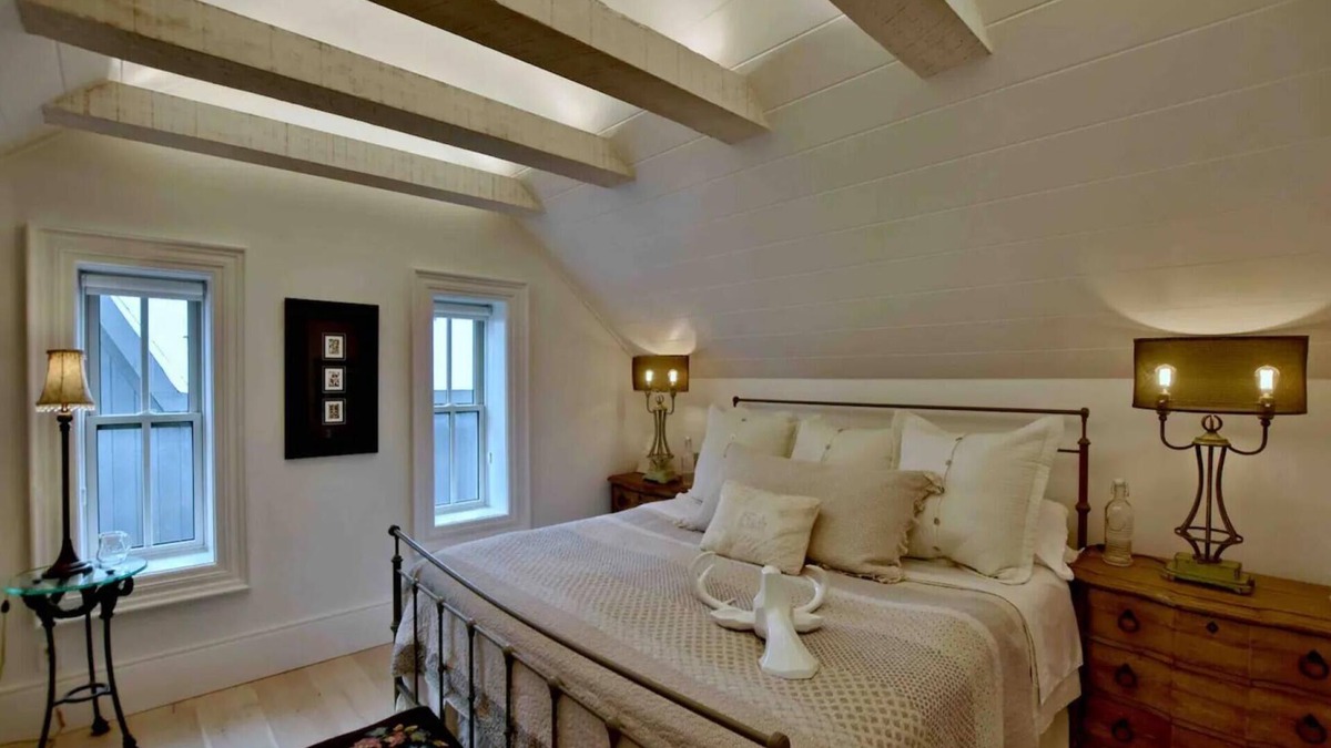 Creemore Bed & Breakfast | The Nest - King Bedroom with Ensuite Bath in Charming Creemore B&B