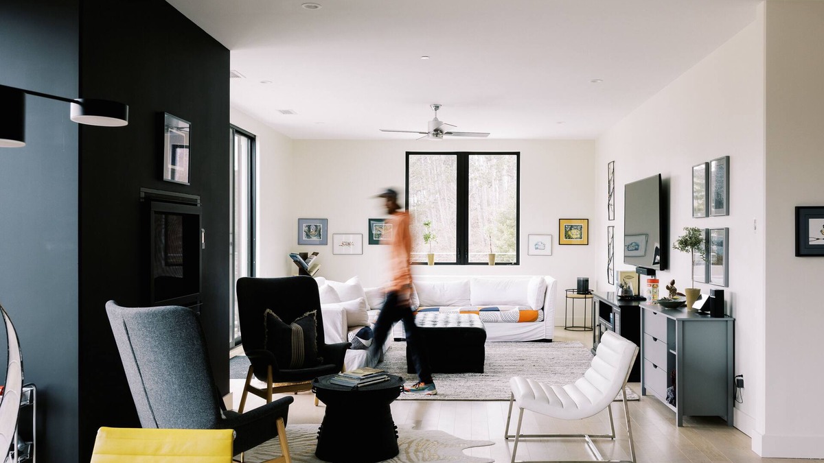 Traverse City Condo | THE NEST: Penthouse, Huge Balcony, Free Parking, Memories