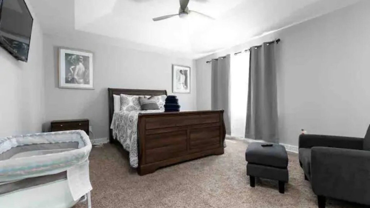 Kansas City Villa | The Nest Villa with Pool