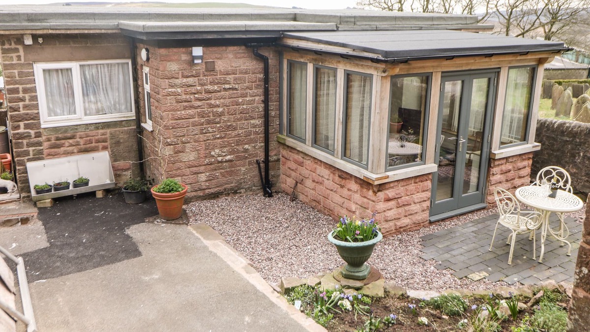 Quarnford Cottage | THE NETTY, pet friendly, with a garden in Buxton