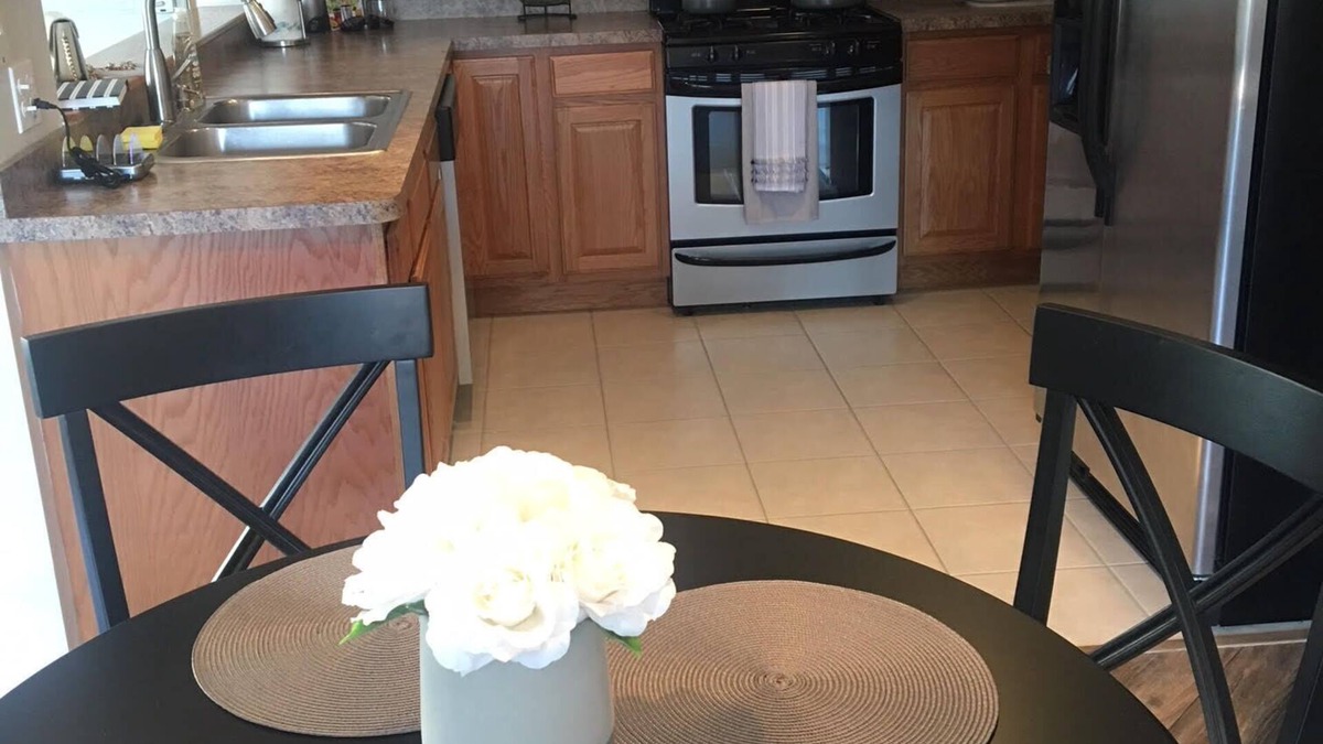 Chicago Ridge Condo | The New SHOW STOPPER Brand new spacious beauty ready to enhance your stay !