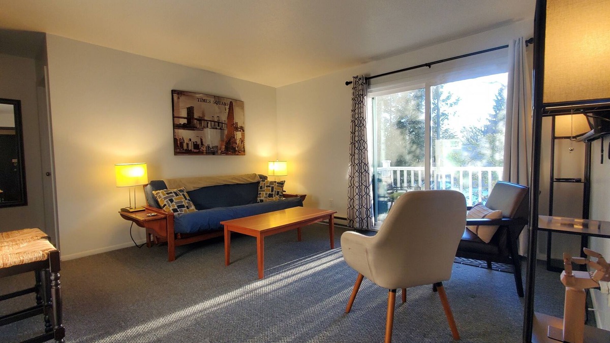 Girard Apartment | The New Yorker 2 Hrs to Pittsburgh, Buffalo 1hr, Cleveland 1hr 15 & Erie 20 Min