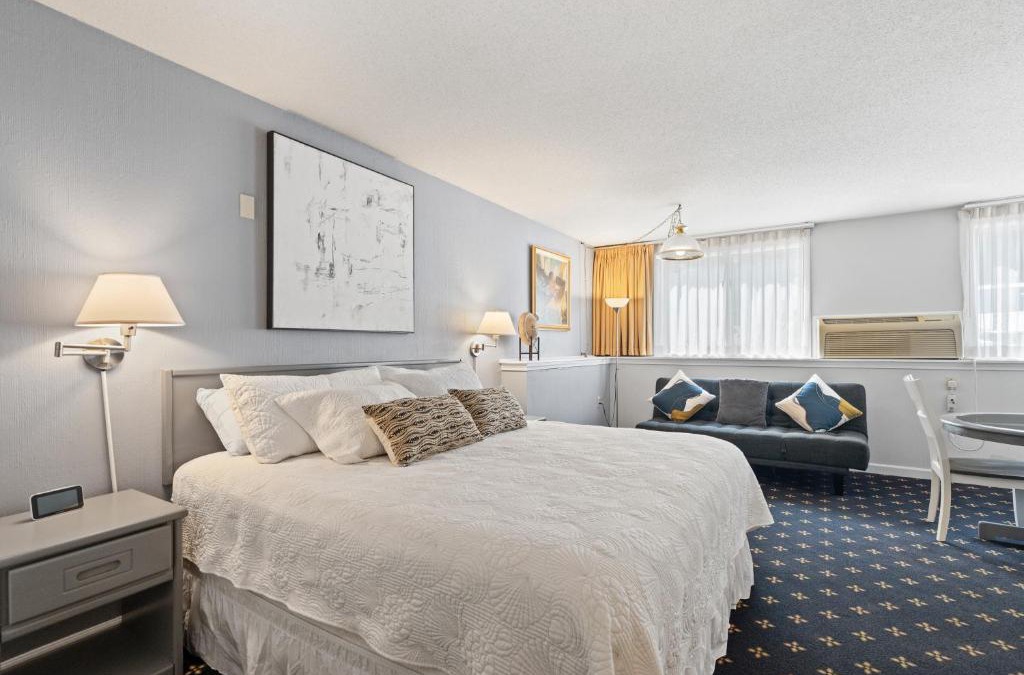 Niantic Hotel | The Niantic Inn
