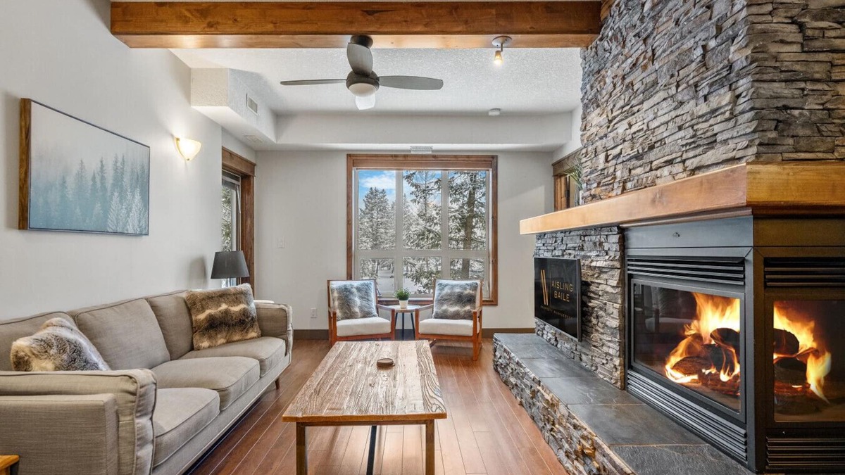 East Kootenay Apartment | The Noble Nest | Pool | Hot Tub | Patio