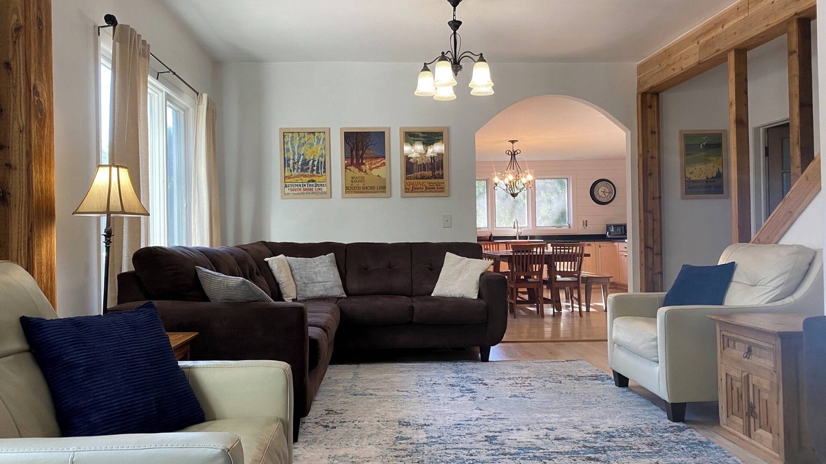 Wheeler House | "The Nook"- ROOMY Home 2mi- Dunes & Chesterton, Yard, Fire Pit, Grill, Game Room