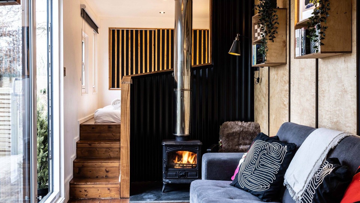 Exeter Cabin | The Nook: Tranquil Getaway with Hot Tub & Sauna