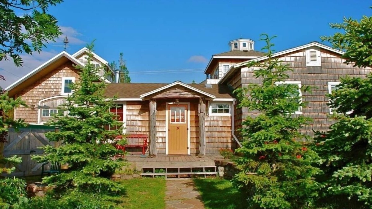 Grand Marais Cabin | The North Shore Fisherman's Cabin- historic