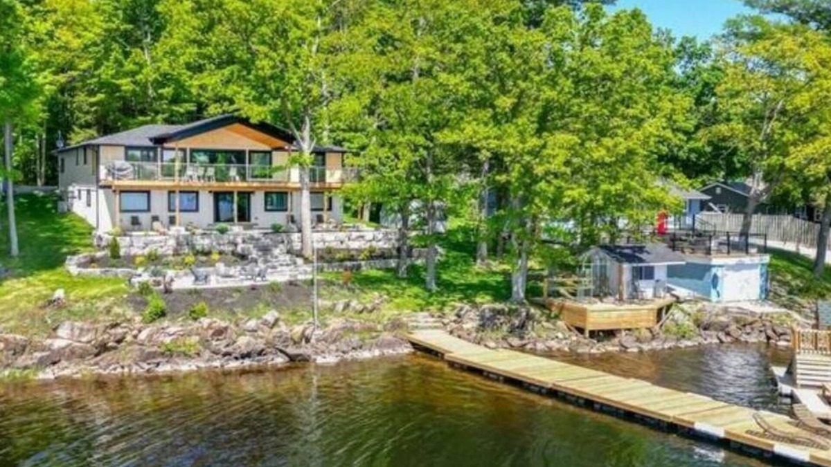 Centre Hastings RV Rental | The North Shore - FREE in House Arcade