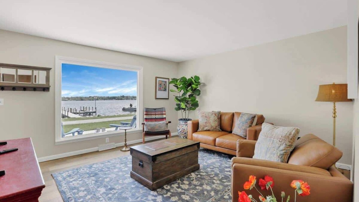 Buckeye Lake House | The North Shore Spot-Waterfront Home!