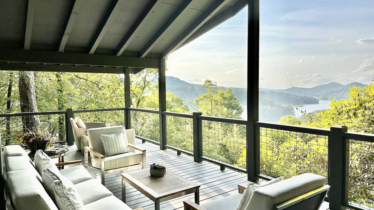 Glenville House | "The Nut House" Long Range Views & 5 Minutes to Cashiers Crossroads