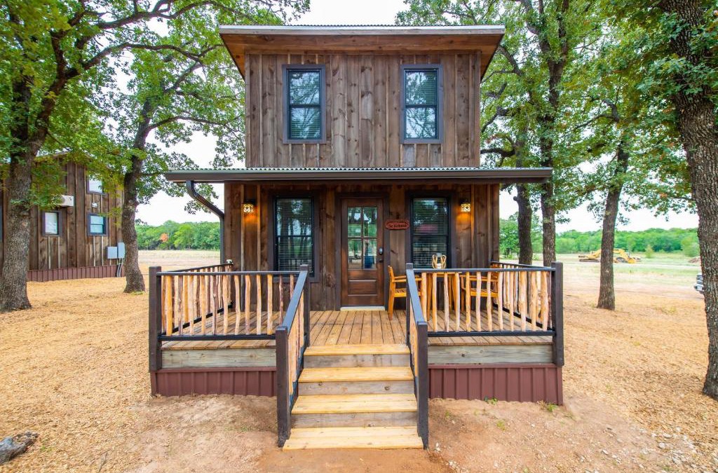 Elm Mott Ski Chalet | The Nuthatch Cabin 15 MIN to Magnolia Baylor