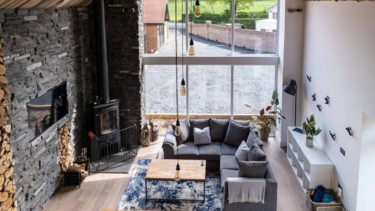 Durley House | The Oak Barn conversion with Hot Tub