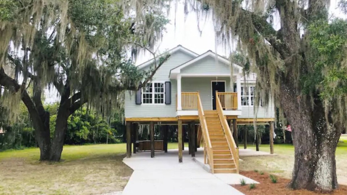 Jean Lafitte House | The Oak House in Historic Jean Lafitte