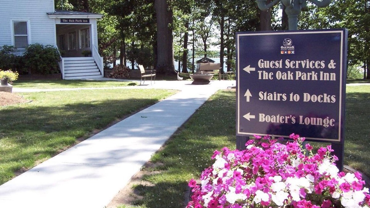 North Rose Cabin | The Oak Park Inn @ Oak Park Marina & Resort~ The Ultimate Vacation Getaway!