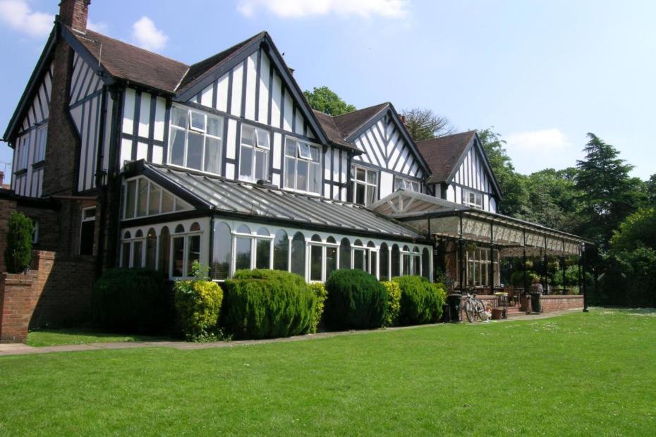 Cuddington Hotel | The oaklands hotel