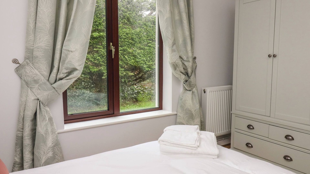Saint Clears Cottage | The Oaks