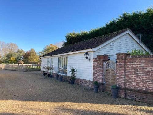 Stowmarket Villa | The Oaks, Luxury 2 bedroom cottage in a peaceful location
