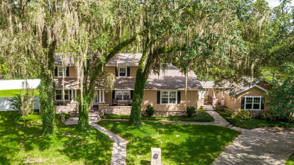 Brooksville House | The Oasis at Seven Oaks
