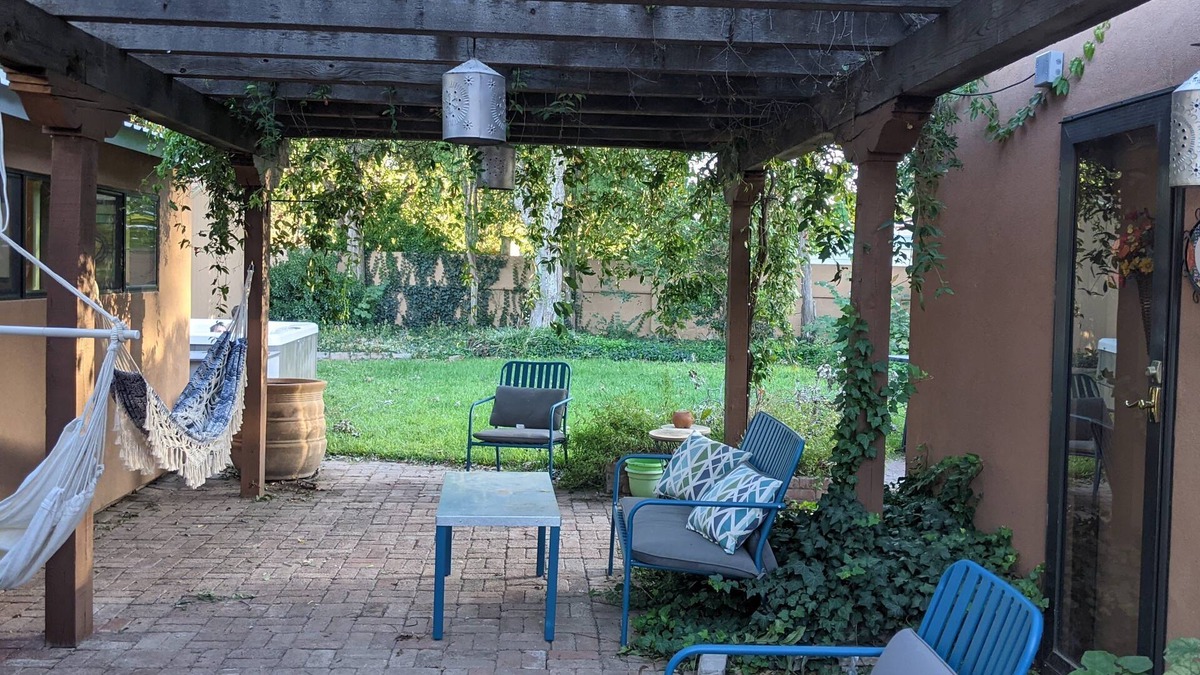 Carlsbad House | The Oasis: Guesthouse w/Lush Shared Yard & Hot Tub- Great Location!