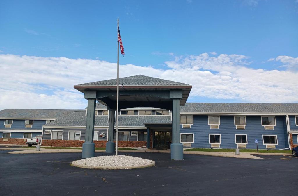 Sheboygan Falls Hotel | The Oasis Hotel & Bar