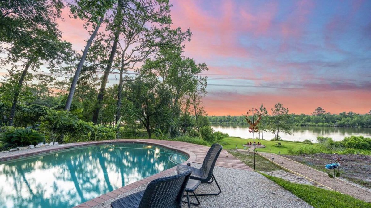 Highlands House | The Oasis-Lakehouse W/Heated Pool, Spa,Arcade, on 1 Acre