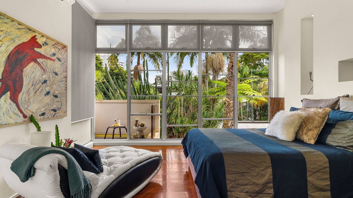 Redfern House | The Oasis tropical paradise: huge architect designed sandstone hideaway +pets✔️