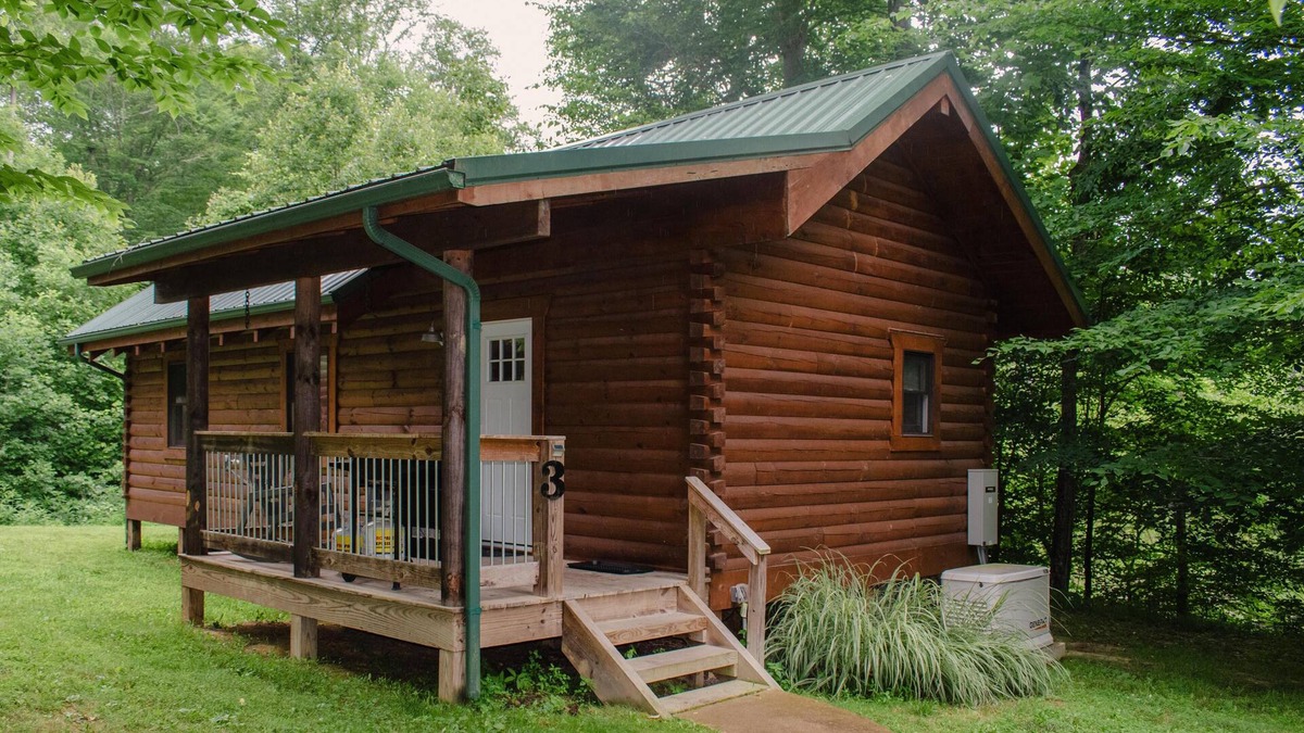 South Bloomingville Cabin | The Oasis - Visit The Oasis - a cozy, pet-friendly cabin just minutes from Hocking Hills State Park. Private tot tub and serene outdoor space to reset in nature.