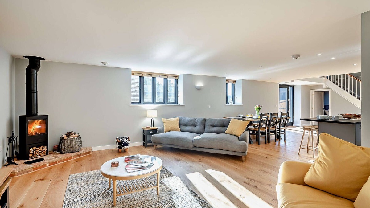 Hawkedon House | The Oat Barn - Three Bedroom House, Sleeps 6