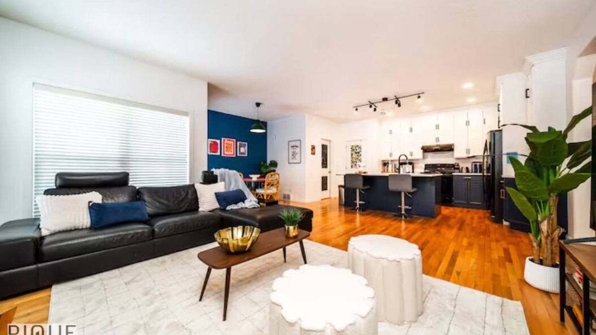Griesbach House | The Obsolete Suite - King Bed - Fireplace - Pet Friendlyn