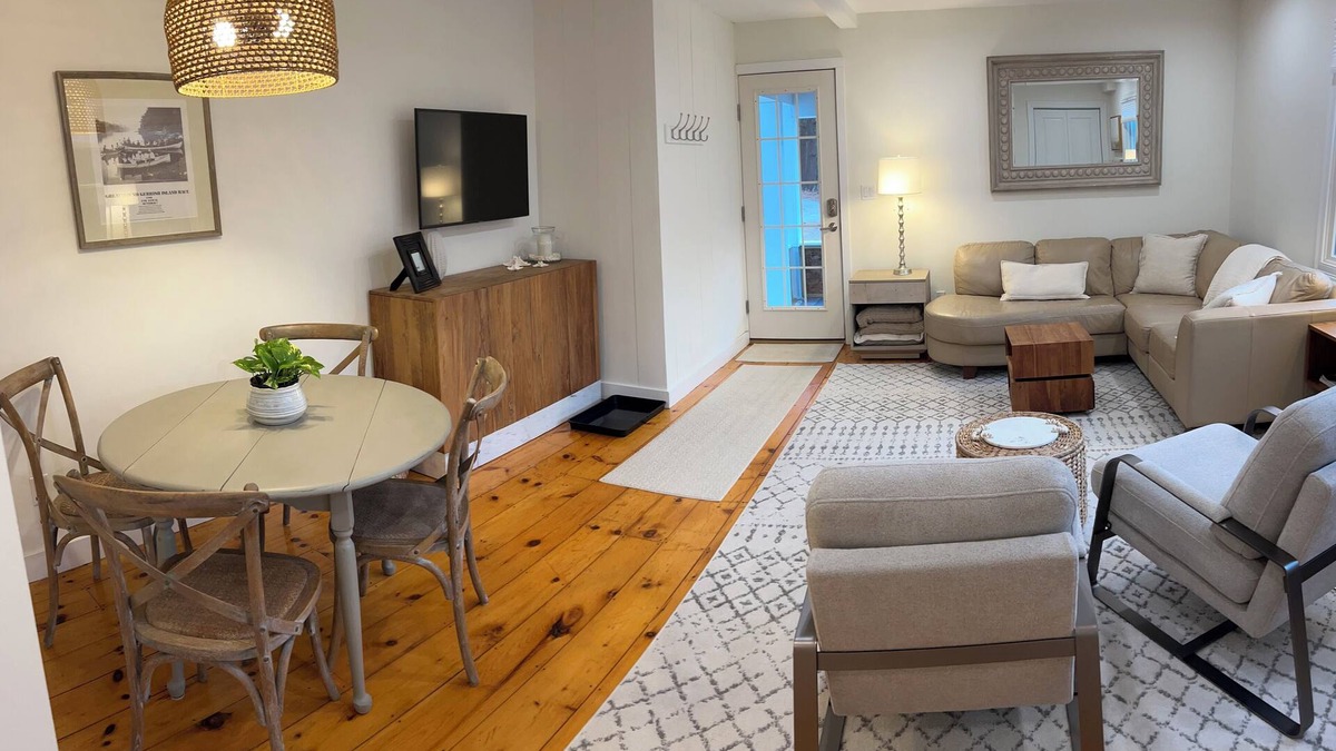 Kittery Point House | The ocean awaits you - Gerrish Island, Kittery Point 🌊☀️ Walk to a private beach!
