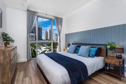 Surfers Paradise Apartment | 'The Ocean Breeze Getaway' by Inn Paradise