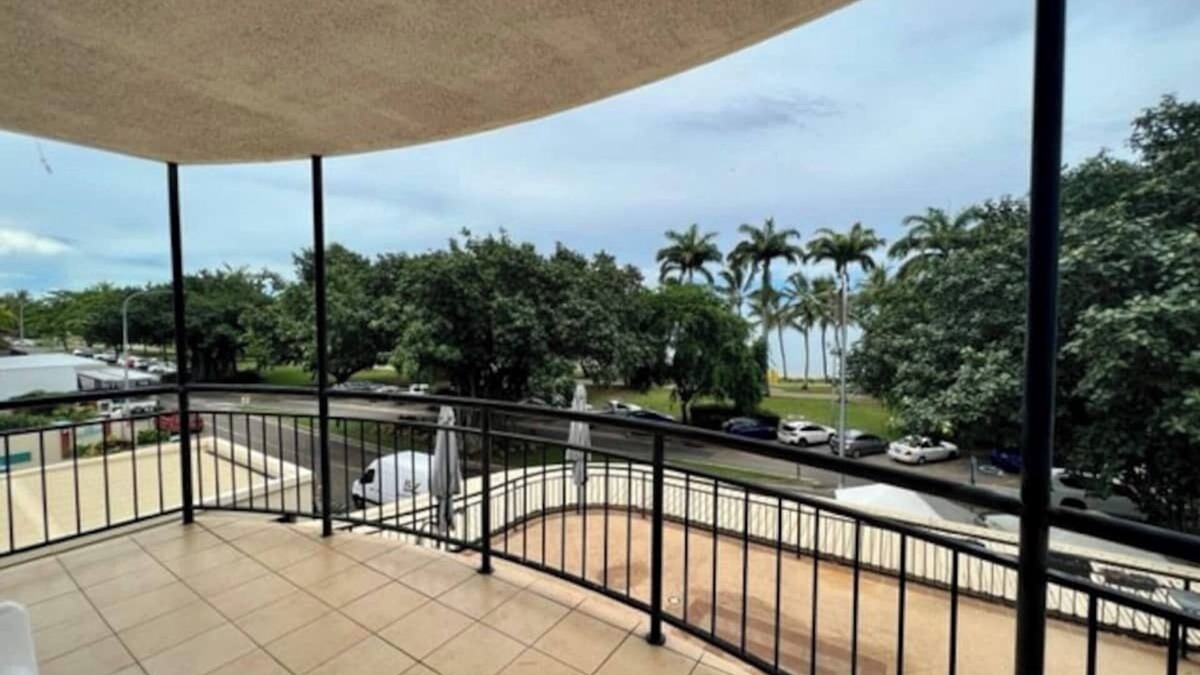 North Ward Apartment | The Ocean Front Strand u15